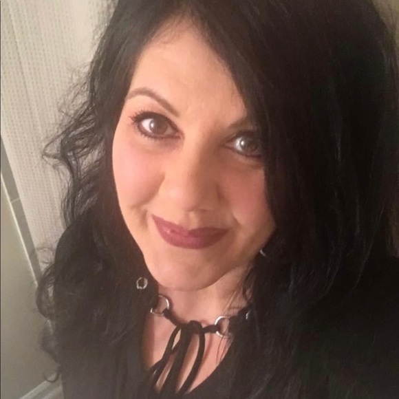 Meet your Posher, Stacy - Picture 4 of 16